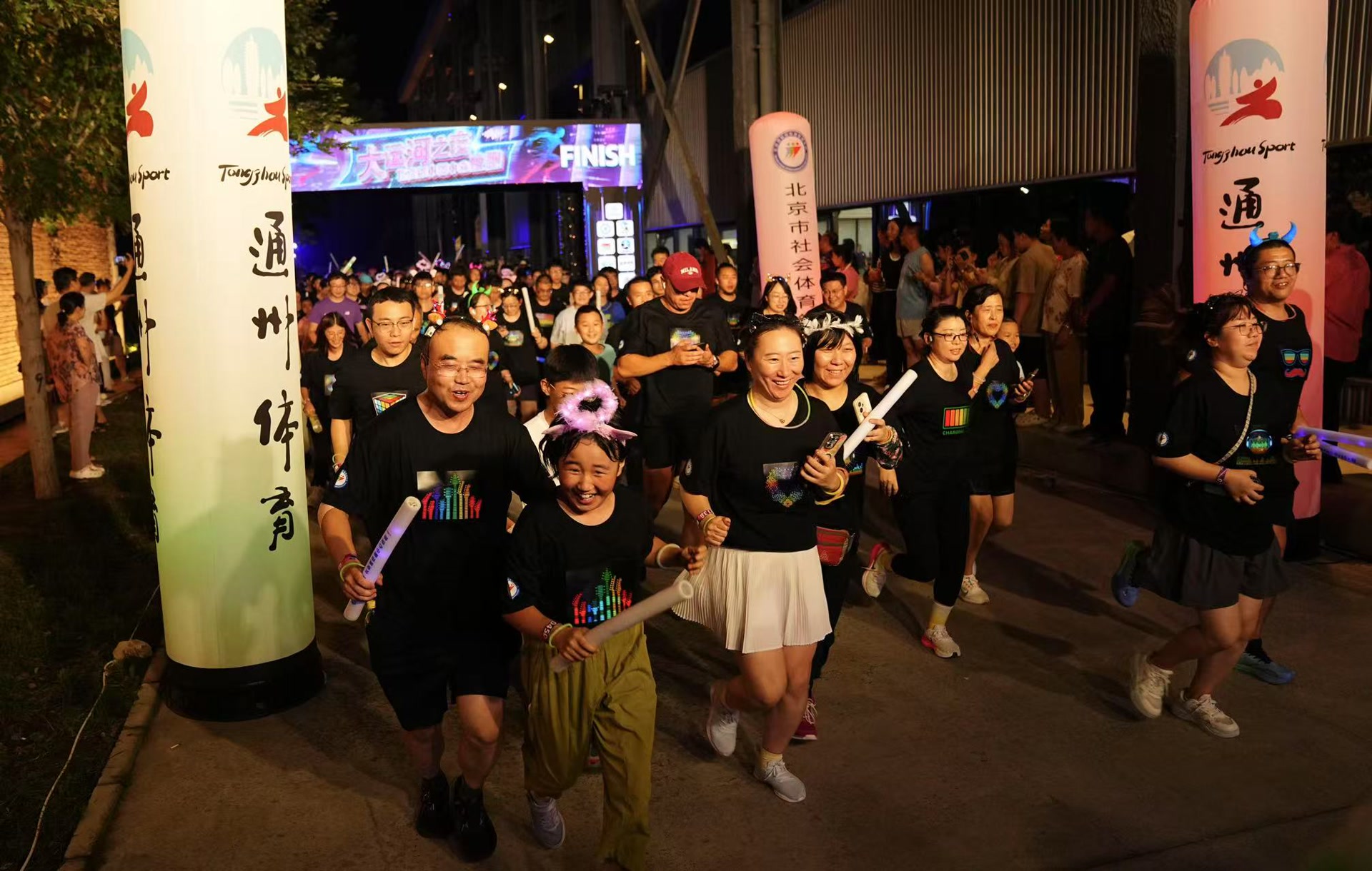 的夜跑, 公司, 中心体育发