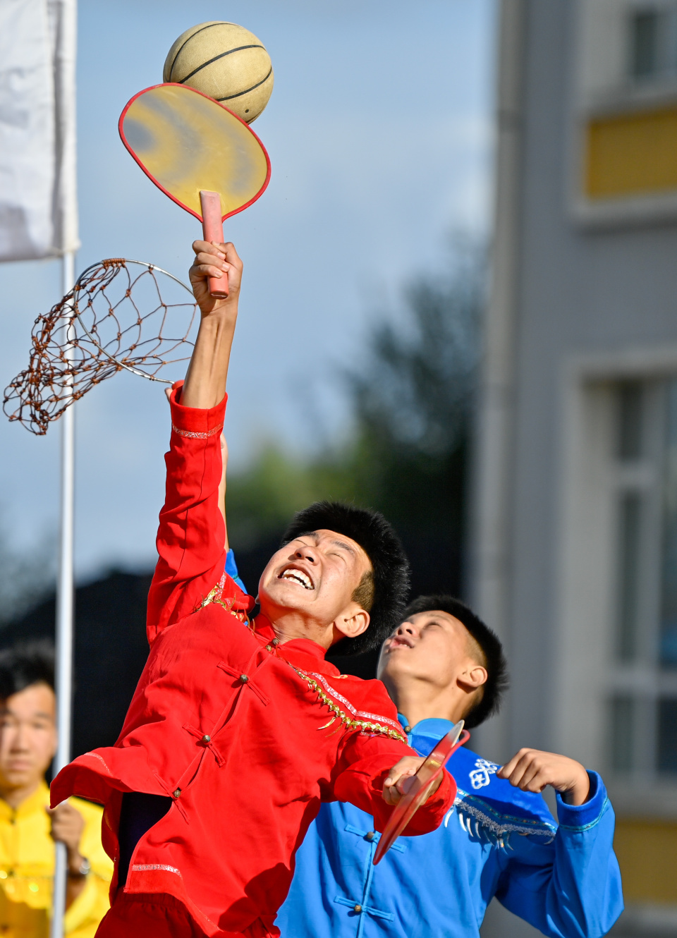 SOLi, 新华社记者, src